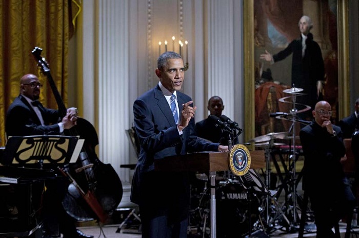 Barack Obama pousse la chansonnette en hommage à Ray Charles - VIDEO